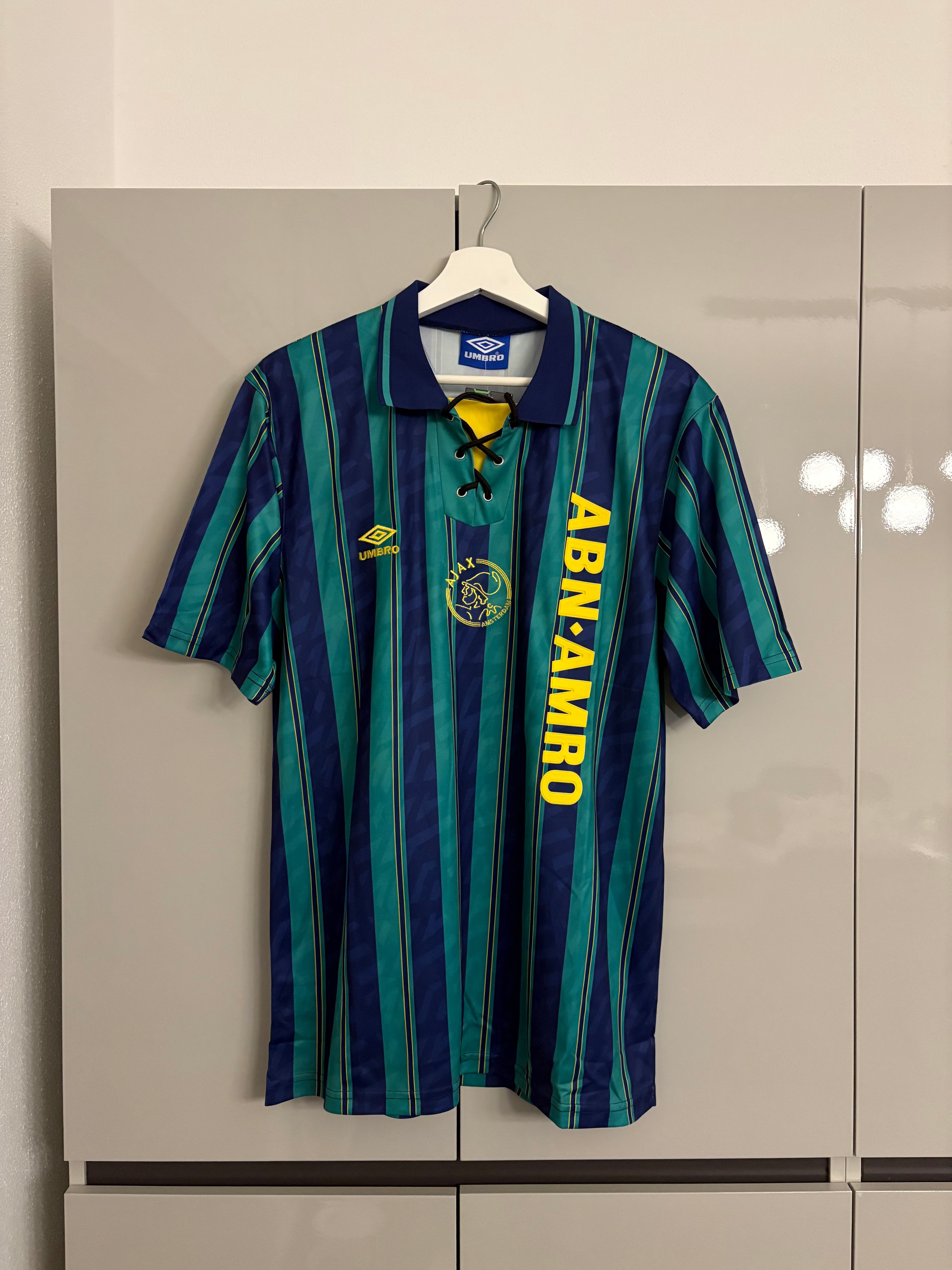 Ajax 93/94 Away