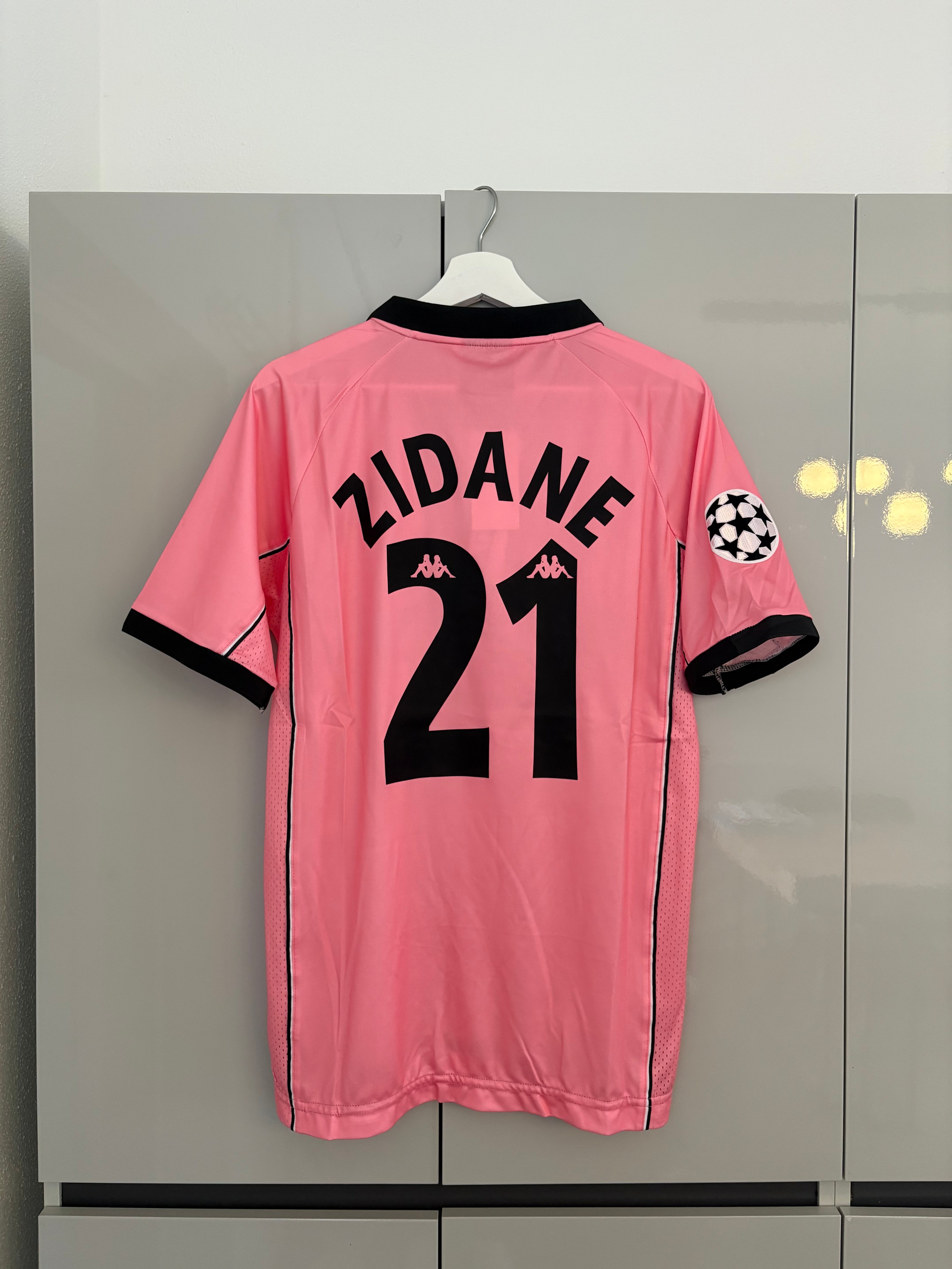 Juventus 97/98 away (zidane)