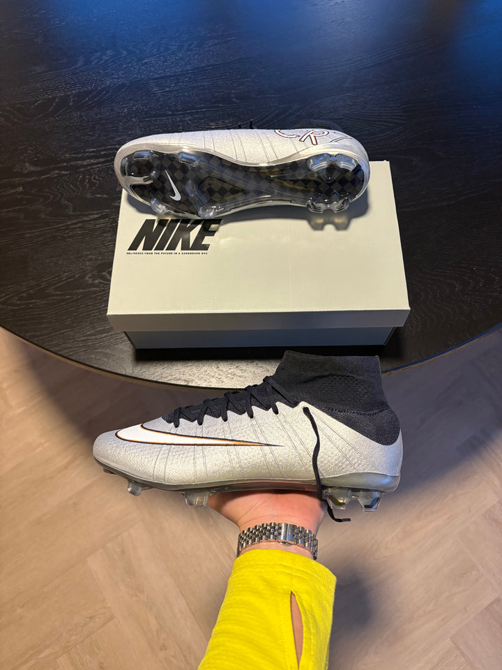 Nike Mercurial Superfly 4 CR7 Silver FG